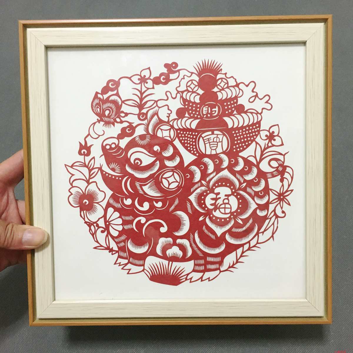 手工剪纸十二生肖画框摆件带盒子中国风家居装饰画特色工艺品出国