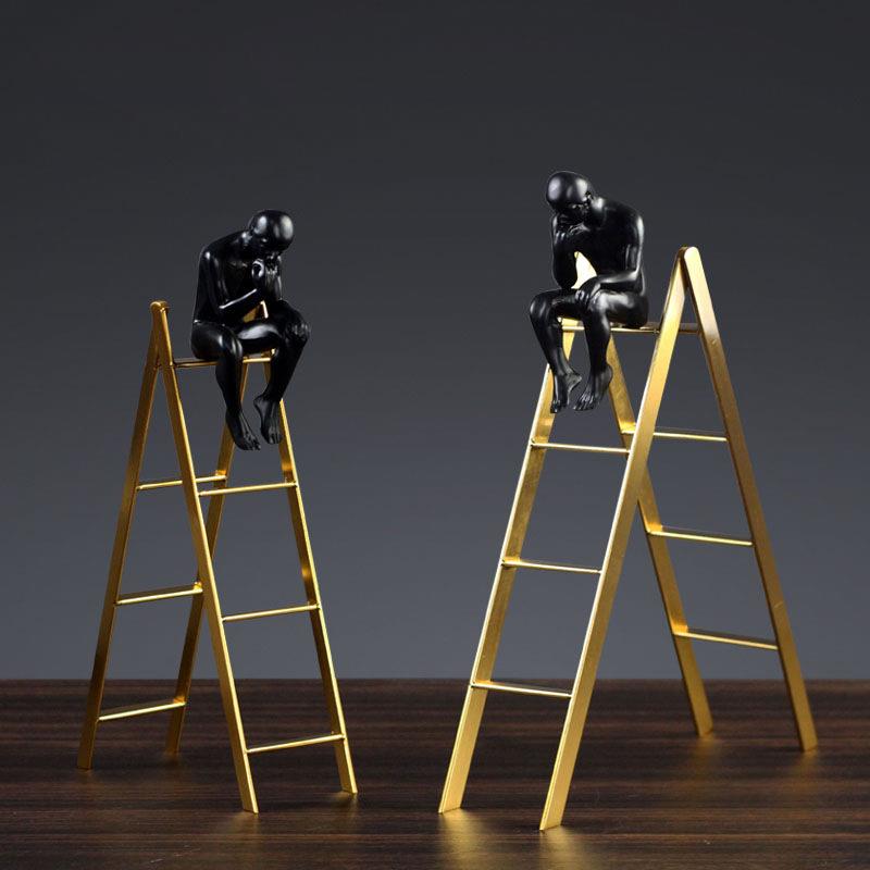 古典样板间客厅楼梯思考者金属摆件现代欧式别墅玄关软装家居饰品