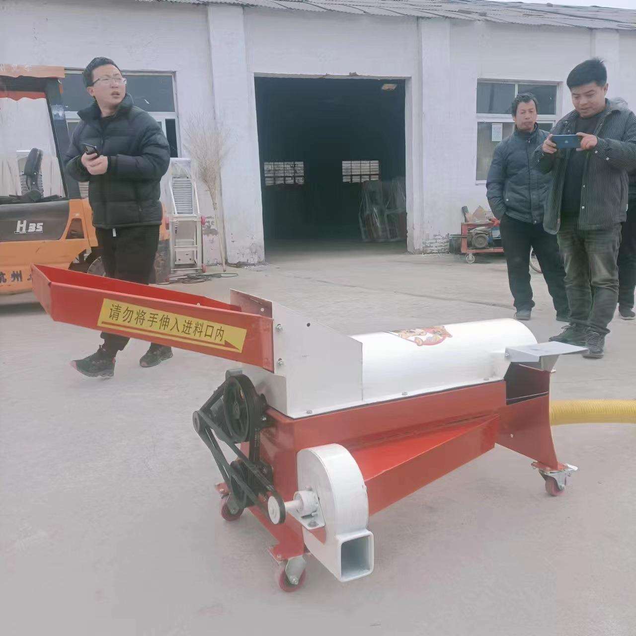 蛟龙式玉米脱粒机家用小型脱粒机有输粮管带自动装车装袋玉米脱粒