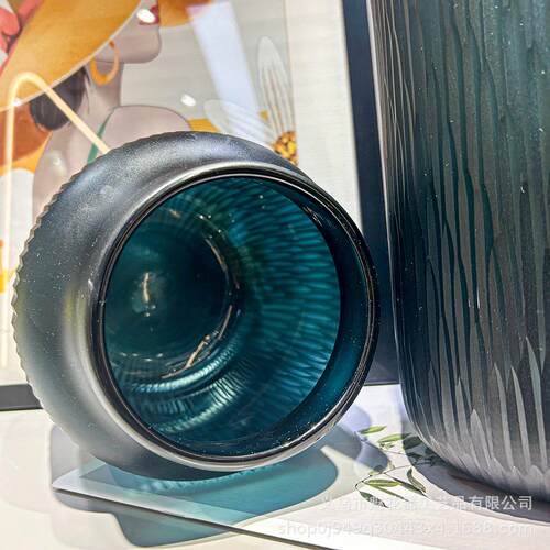 轻奢高级感磨刻琉璃花瓶美式摆件插花器样板间会议室插花高级装饰