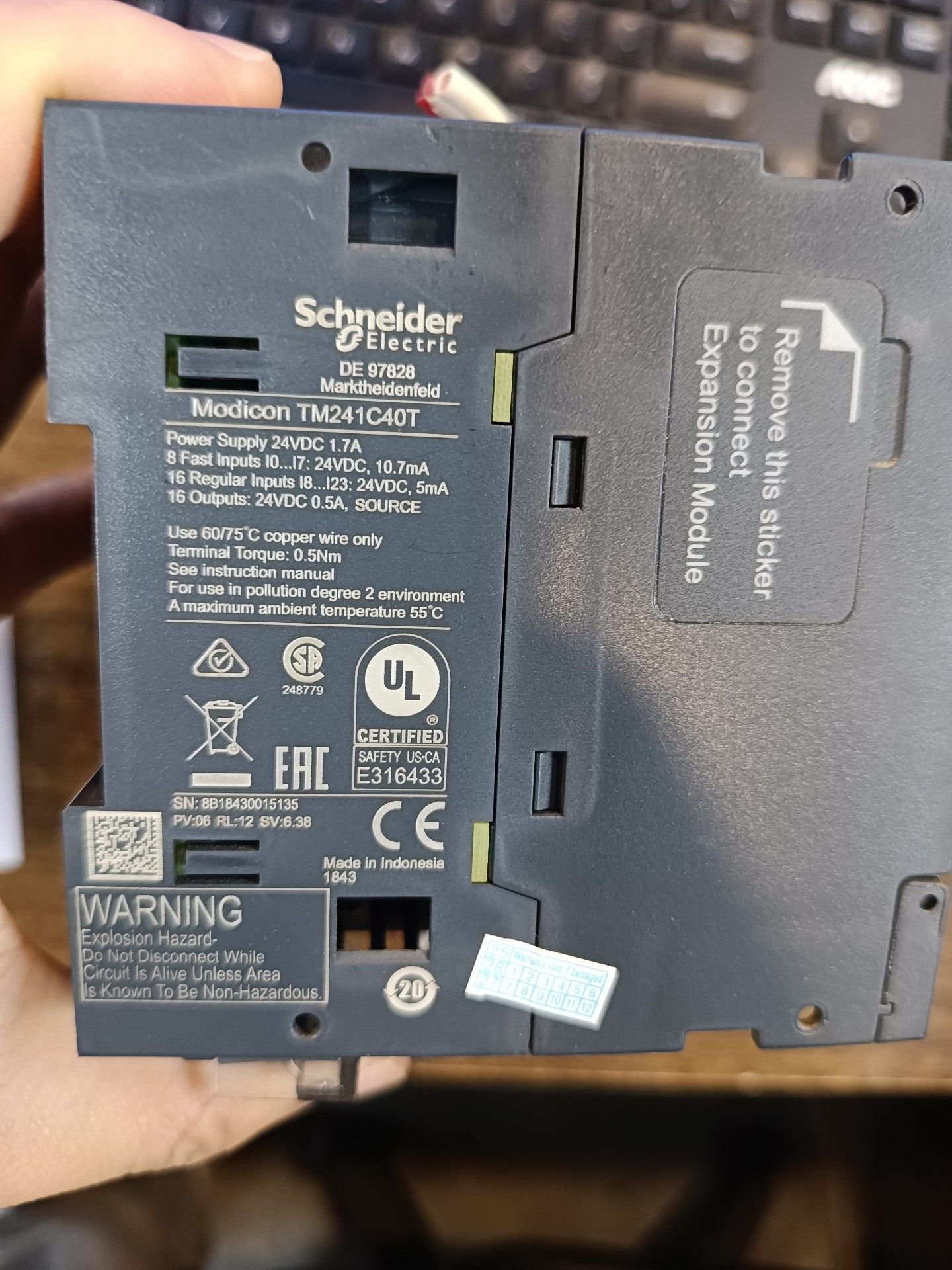 施耐德PLC控制器TM241c40t，成色极新，端子齐全，功