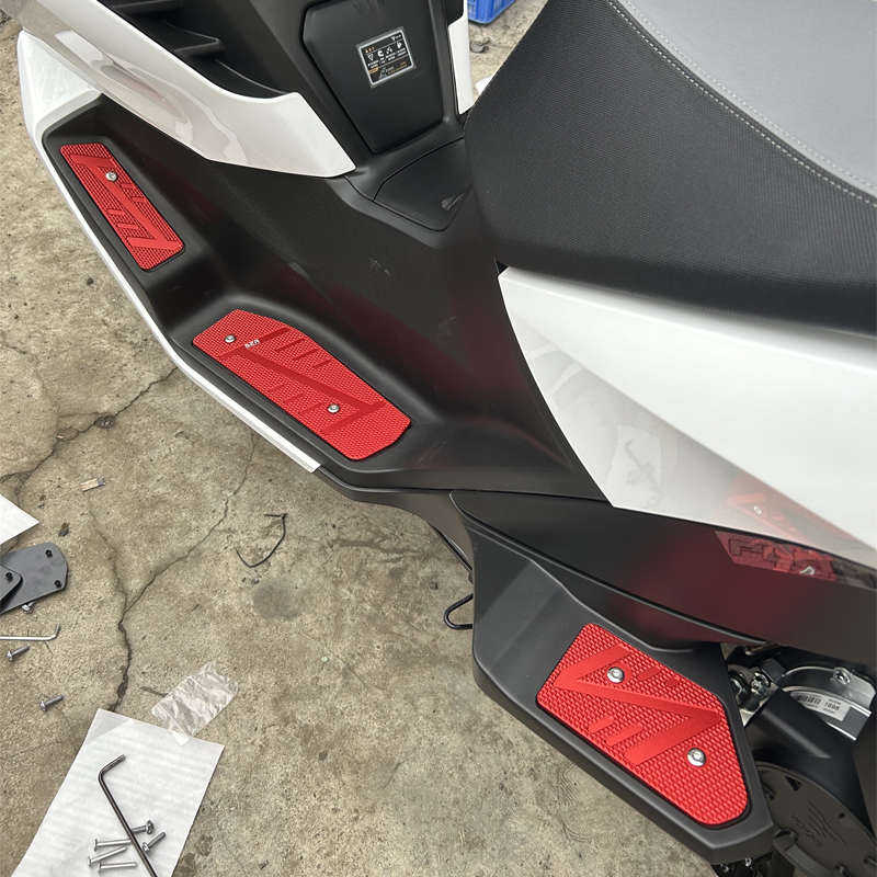适用无极SR250GT改装脚踏板 LX250T防滑加厚铝合金脚踏板脚垫配件