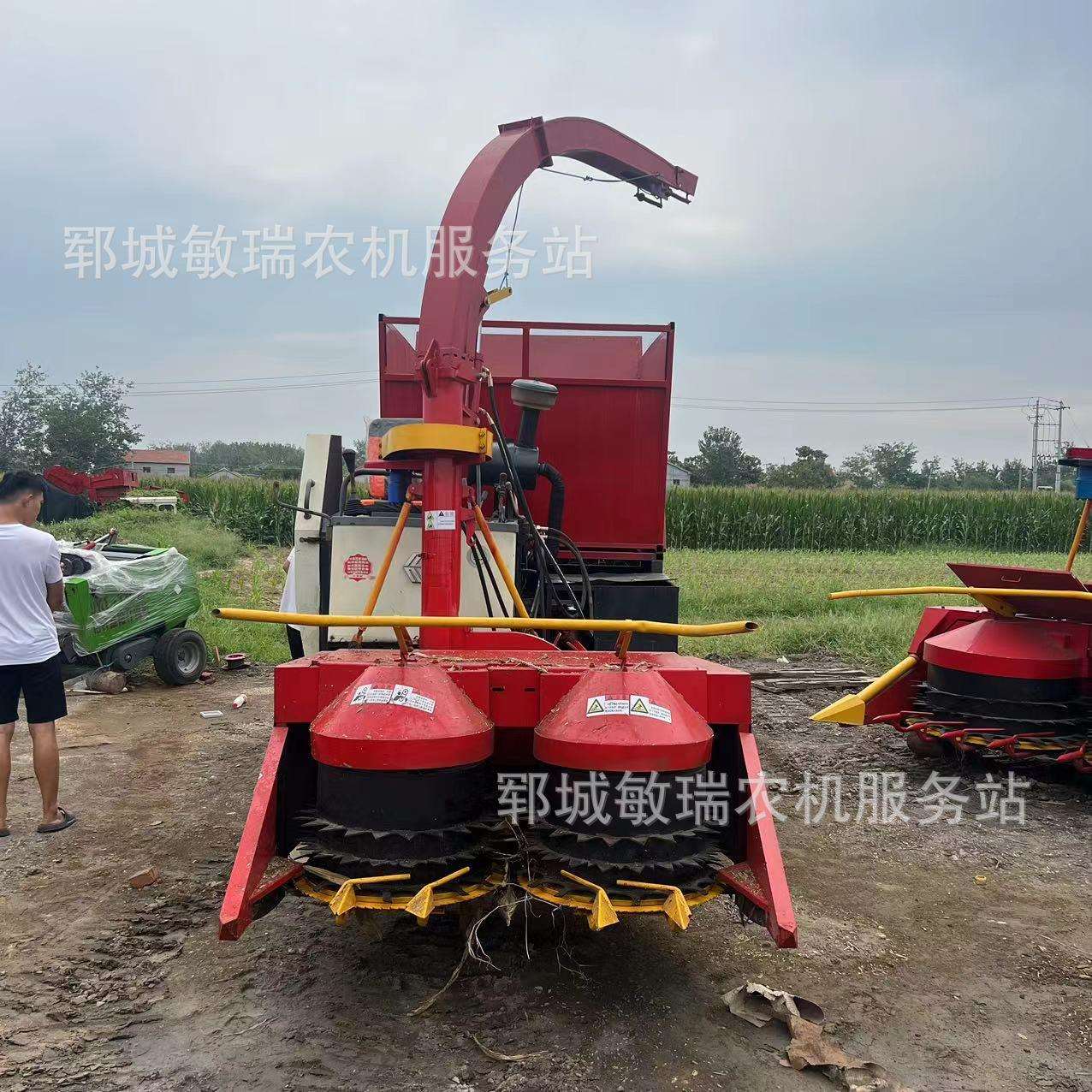履带式高速转盘收割粉碎青贮机全自动履带式玉米秸秆收割青储机