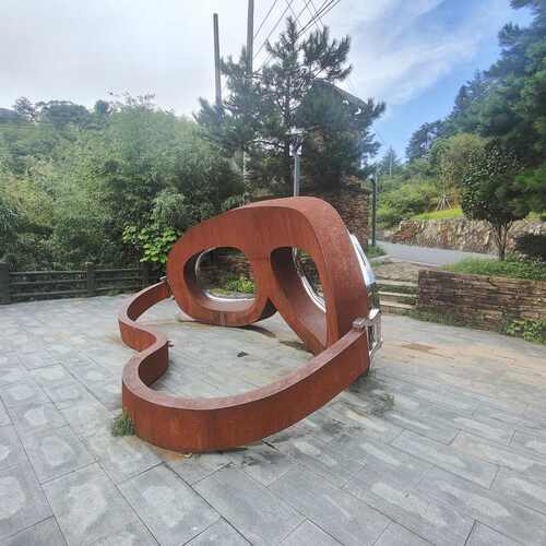 上海厂家耐候钢板剪影人物雕塑 运动人像 广场观景塑像加工