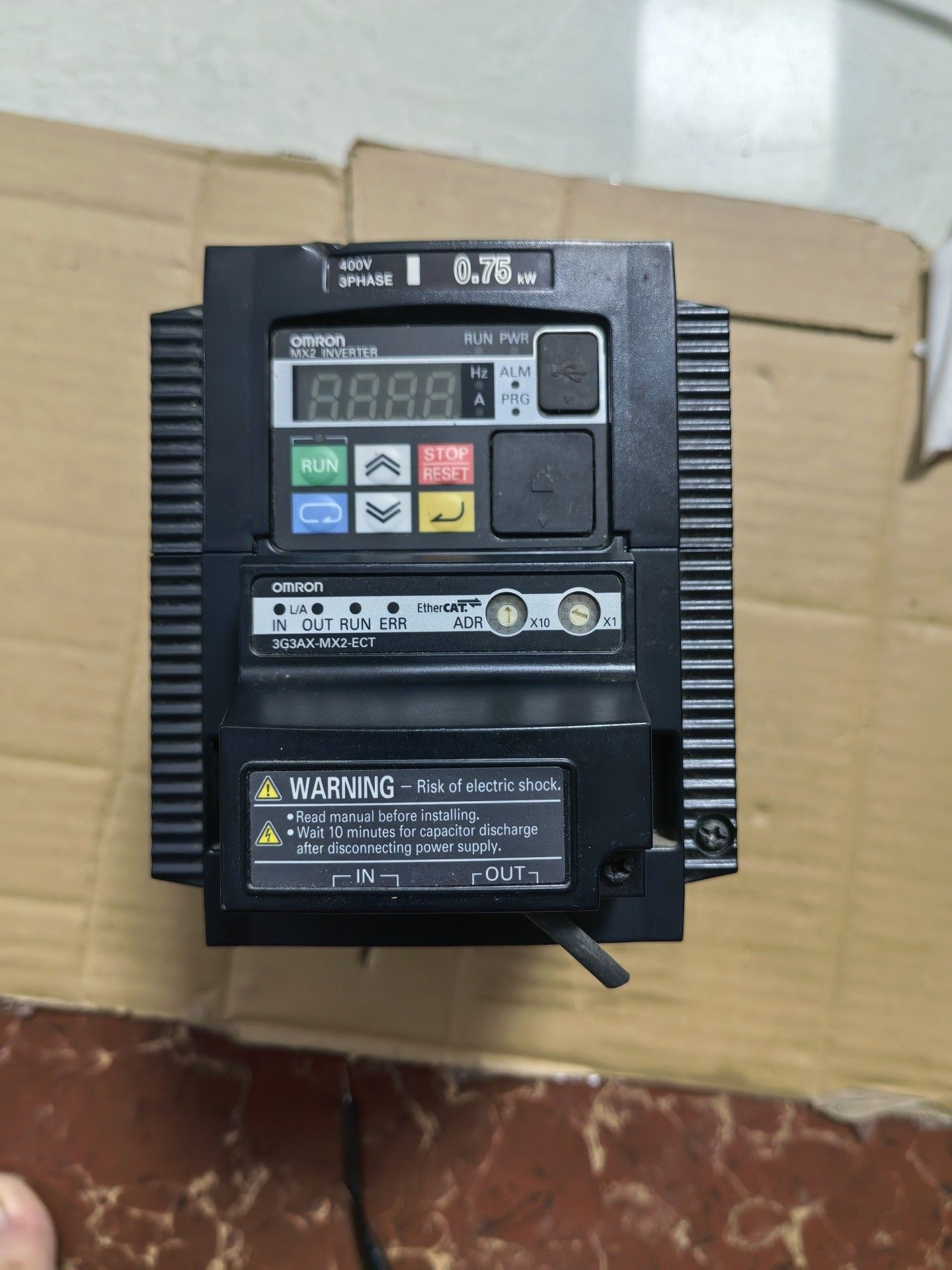 欧姆龙变频器3G3MX2-A4007-ZV1，＋3G3AX-