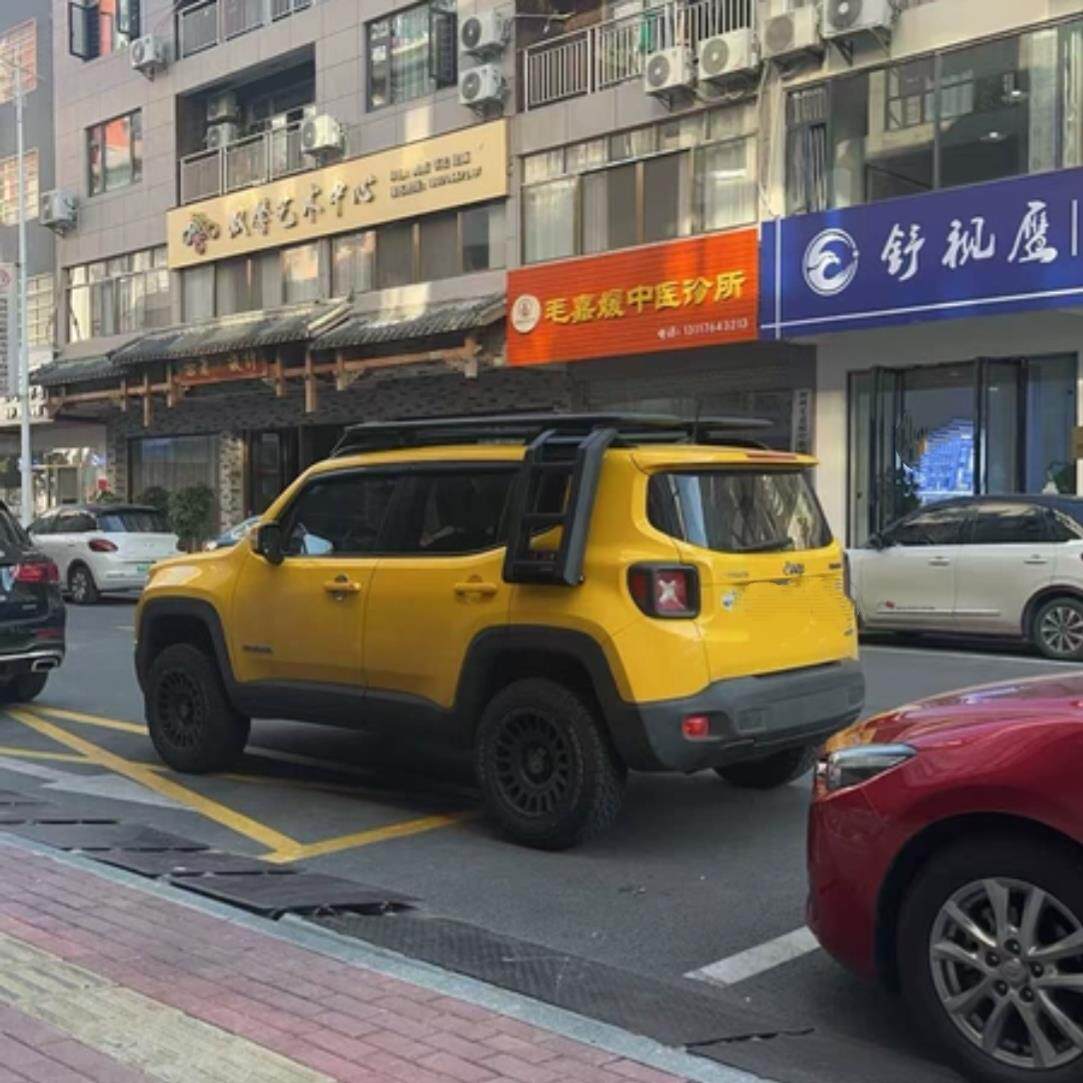 适用于 于jeep吉普自由侠车顶行李架平台拓展架战 术箱爬梯书包侧