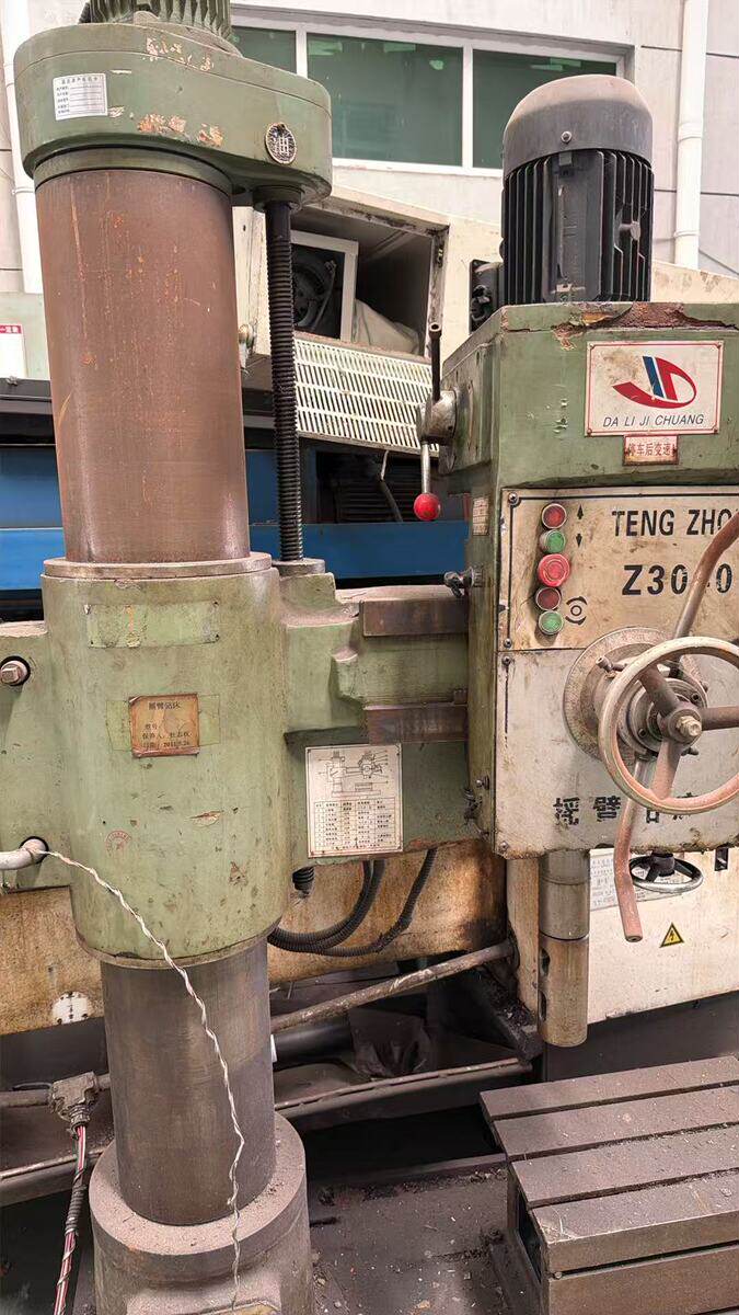 5月14日上海车床、摇臂钻床、折弯机、剪板机各一台，按现状合并拍卖网络拍卖公告