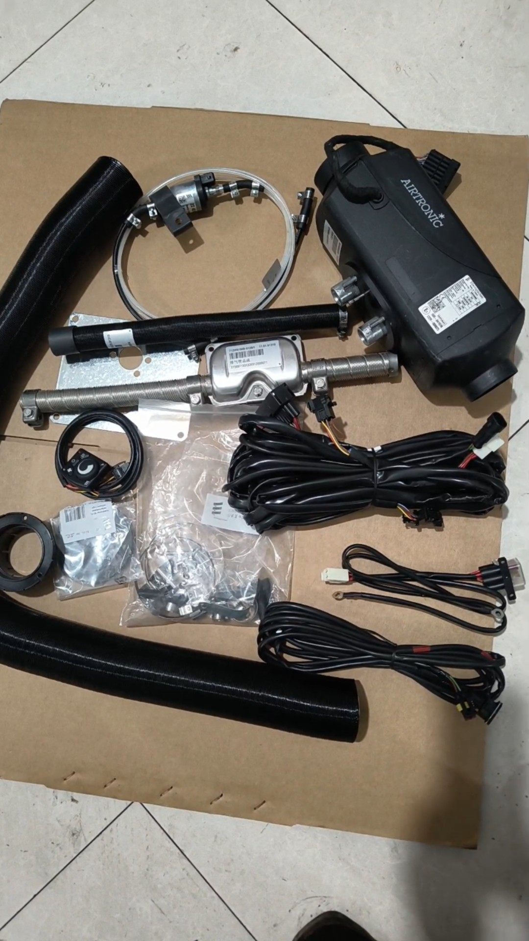 24VD2埃贝赫柴暖一套。主机八九成新。附件全新。