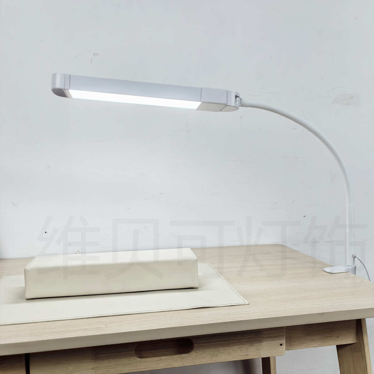 美甲可夹式台灯 专用美甲店LED工作种睫毛专用补光灯美甲大师用图片