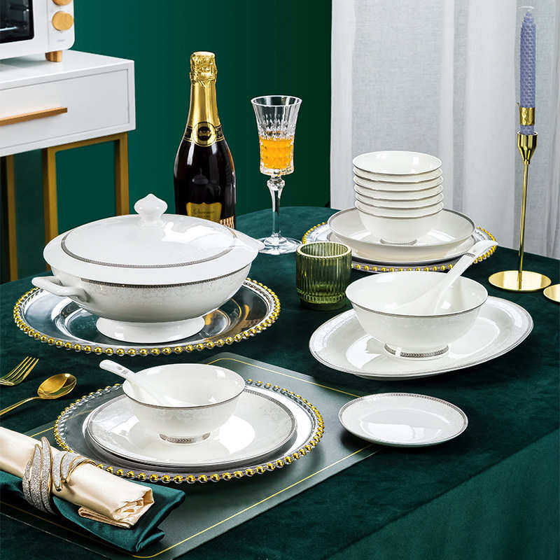 简约组合风新款乔迁套装套装景德镇轻碗盘中式碗碟家用骨瓷餐具奢