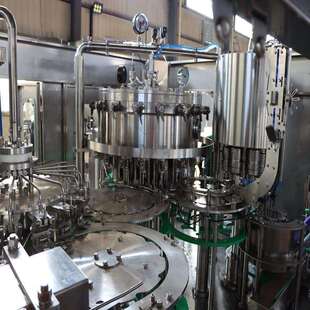 瓶装鸡灌预尾酒调酒TZR汽酒工机械汽水装加设备碳酸饮料全自动生
