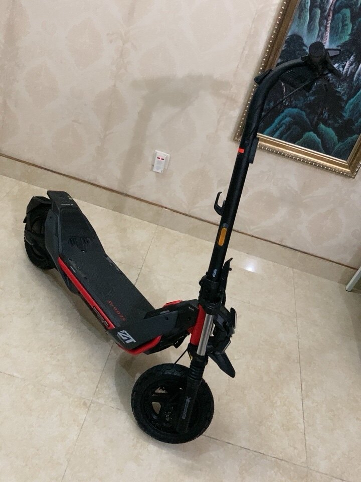 Электросамокат Ninebot ZT3 Pro: 1600 Вт пиковая мощность, 32 км запас хода, внедорожная амортизация, интеллектуальная система TCS, Apple Find My. Идеален для города и бездорожья. photo review