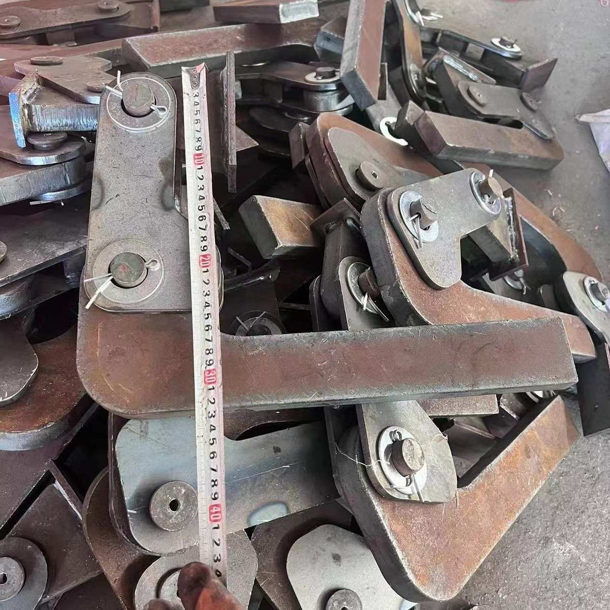 自卸车工程翻斗车渣土车后门上挂钩七字钩上铰接二次翻转改装配件