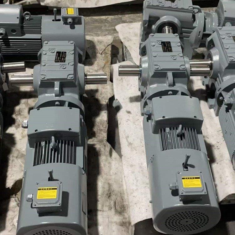 SA62-Y2.2KW-45.98L2-270锥齿换向器NRV130-15锥齿减速机