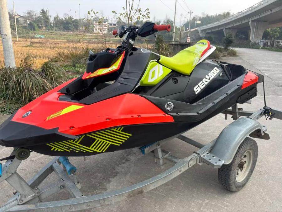 21年购买庞巴迪火花摩托艇（81小时）