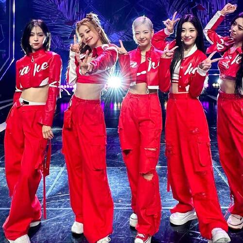 韩国itzy女团cake爵士舞蹈表演kpop打歌服成人学生红色套装演出服