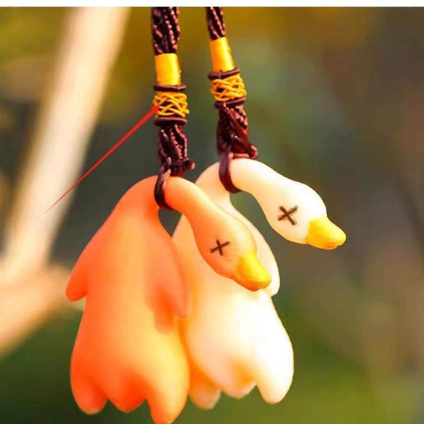 车载变色烤鸭挂件紫外线感温变色钥匙扣车内装饰品摆件创意挂饰萌