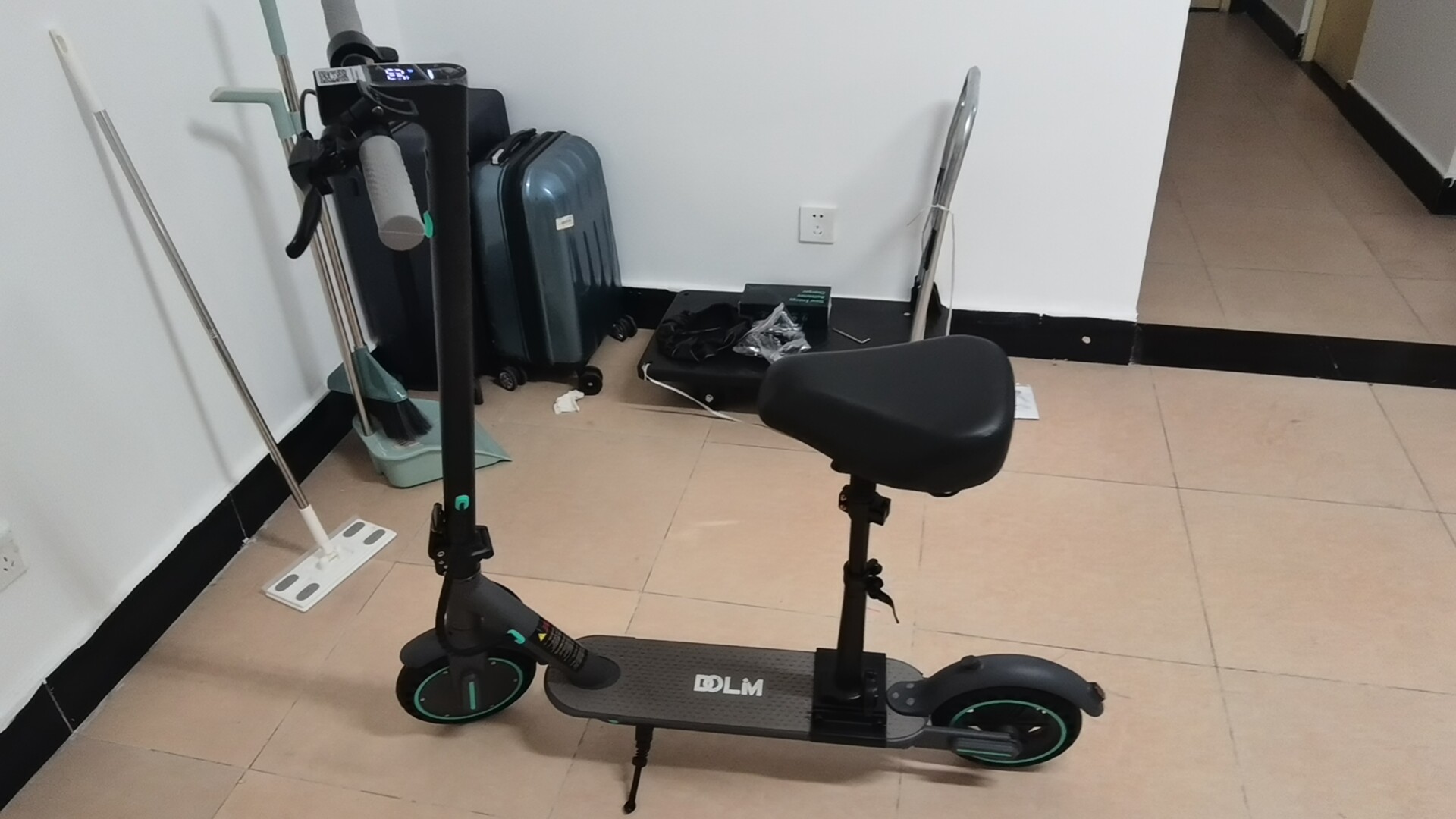 Электросамокат DOLM D8Pro взрослый складной 50км запас хода 8 амортизаторов GPS photo review