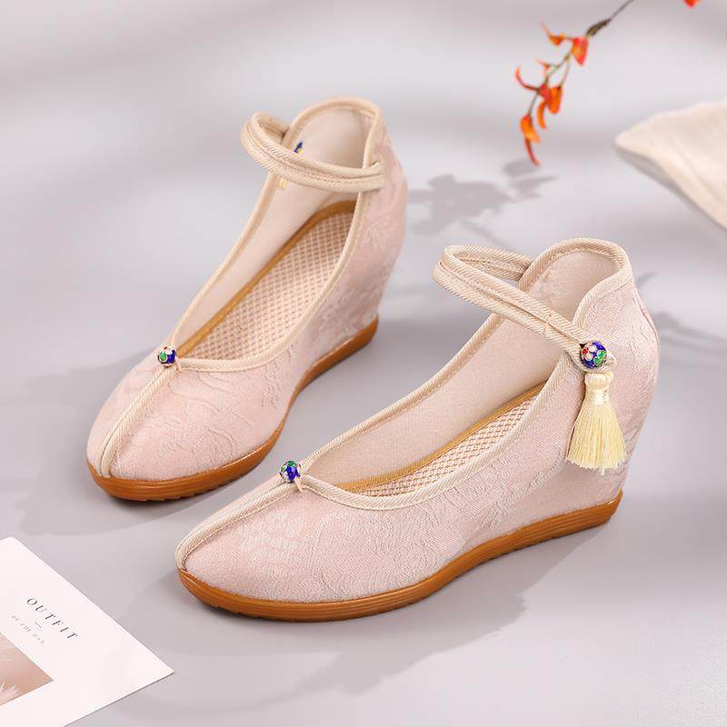 高档绣花鞋子女新款搭配汉服风内高坡增民族风古古风布鞋时尚妈跟