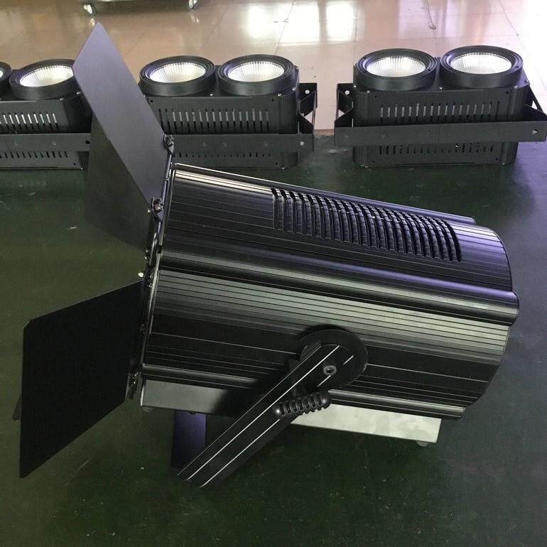 LED200W影视聚光灯舞台灯微电影演播室补灯光T台直播面光灯柔光灯