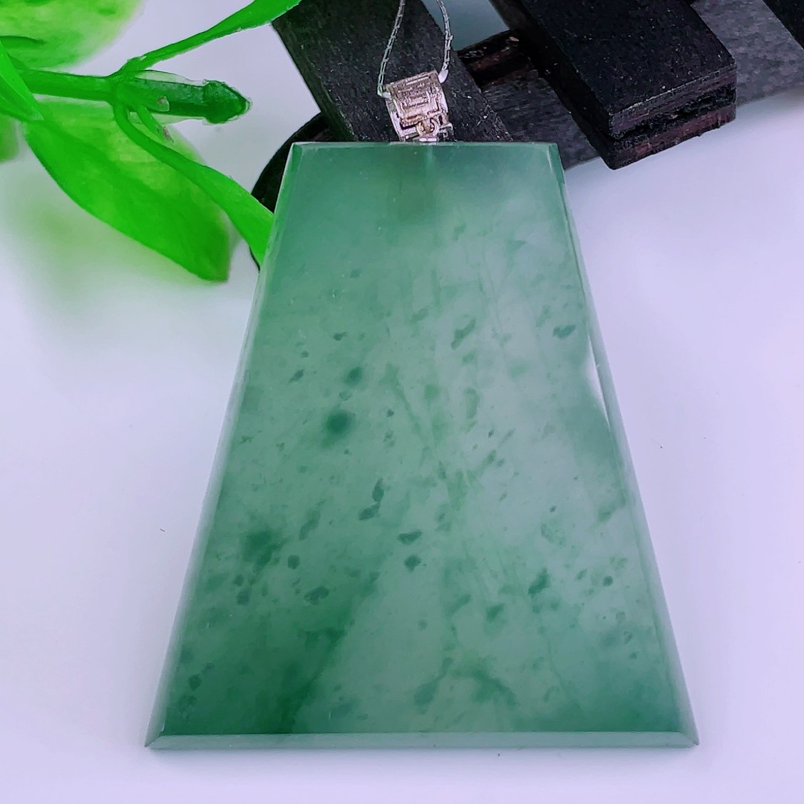 天然真品翡翠镶嵌18k金扣头冰天空蓝满色冰润冰透闪拍无事牌吊坠