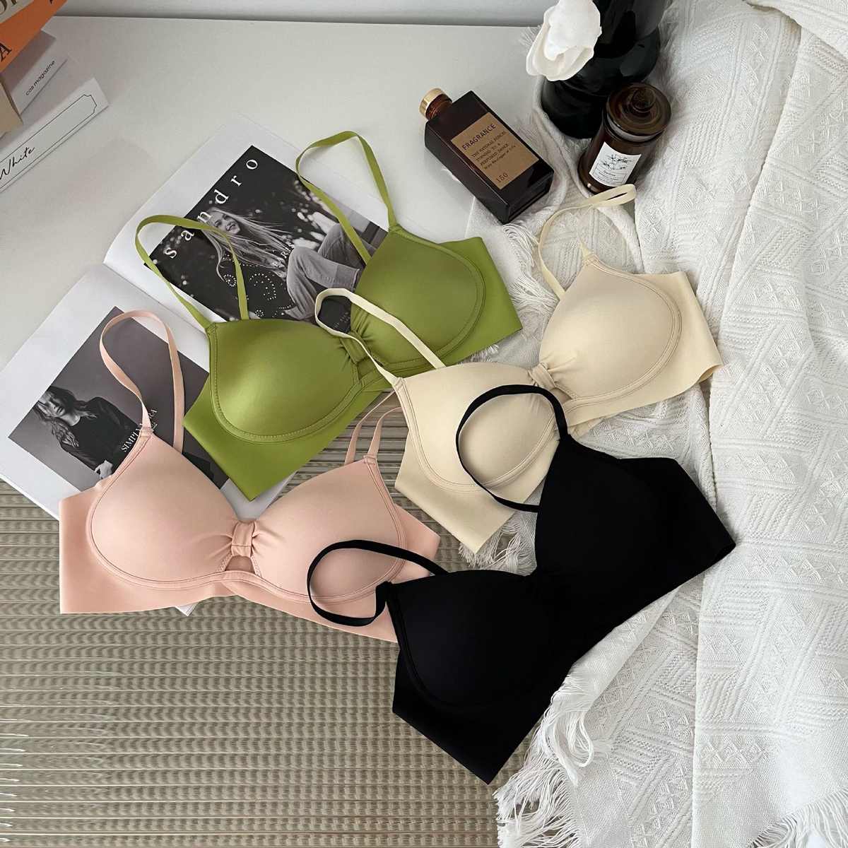 少女内衣女聚拢小胸无钢圈学生时尚收副乳夏季新薄款光面文胸轻薄