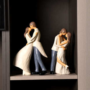 情侣轻奢摆件北欧创意人物家居客厅装饰酒柜高级感树脂摆件工艺品