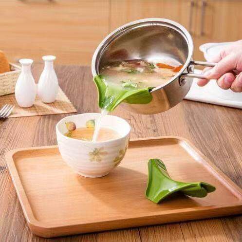 Spill-Proof Kitchen Utensil Round Edge Liquid Deflector, Sil