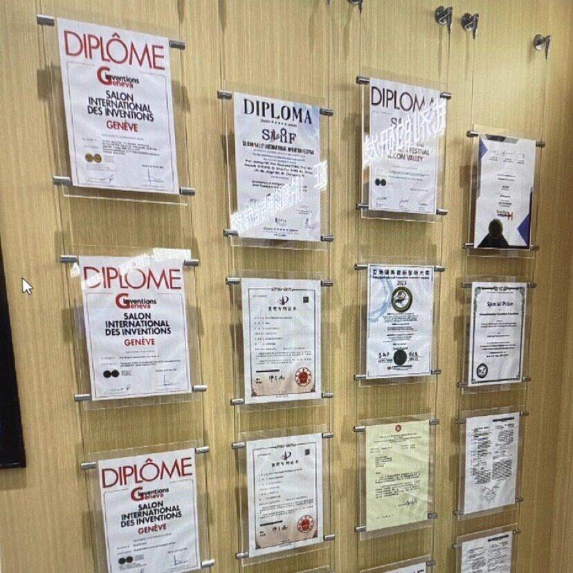 企业专利展示文化墙公司发展历程钢丝悬挂压克力广告牌照片墙更换
