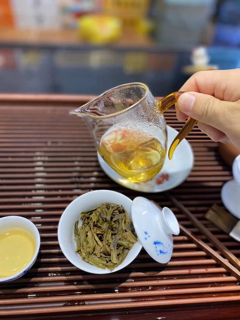 2016年布朗山古樹普洱生茶餅357克包郵 普洱茶 BUASHOP普洱老茶