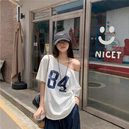 Women Number Print Asymmetrical Neck Tee Casual Drop