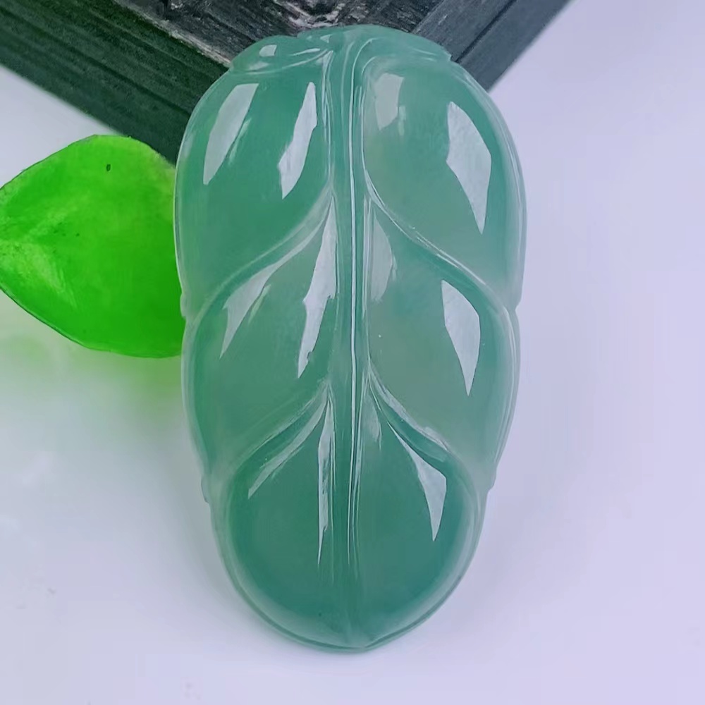 天然翡翠正品 水润冰蓝水满色精雕金枝玉叶吊坠5.06g