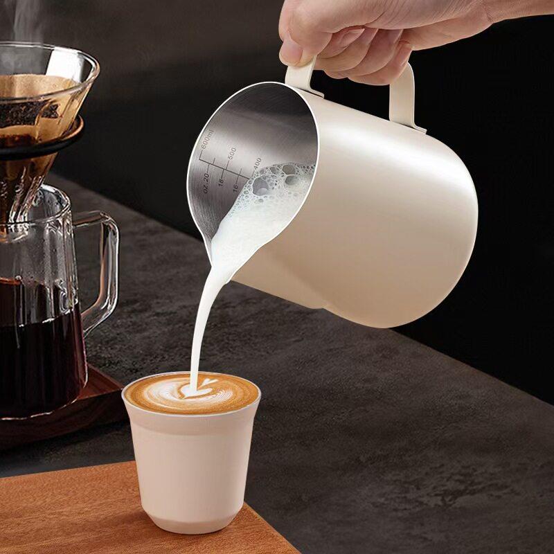 不锈钢拉花杯拉花缸600ml白色带刻度量杯咖啡打奶泡杯加厚尖嘴