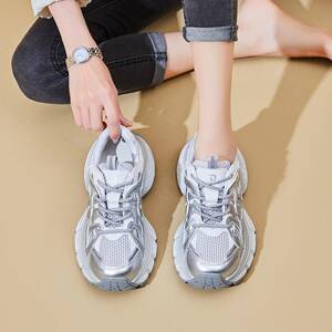 超火厚底老爹鞋女款2026新款春款今年流行爆款配阔腿裤的运动鞋子