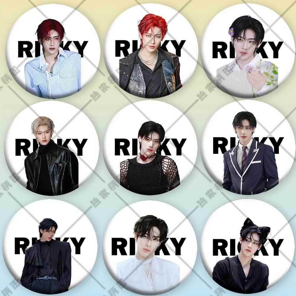 沈泉锐ricky周边吧唧镭射马口铁徽章胸章胸针明星书包挂件饰品