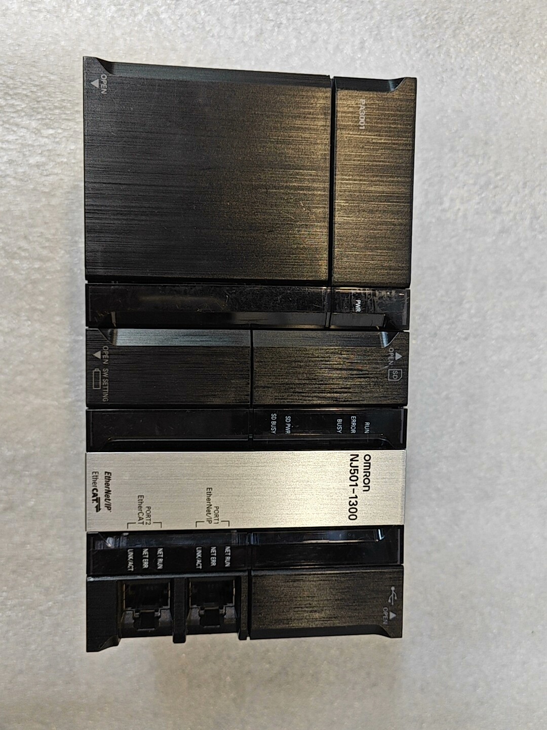 欧姆龙 NJ501-1300 NJ-PA3001 一组 成色