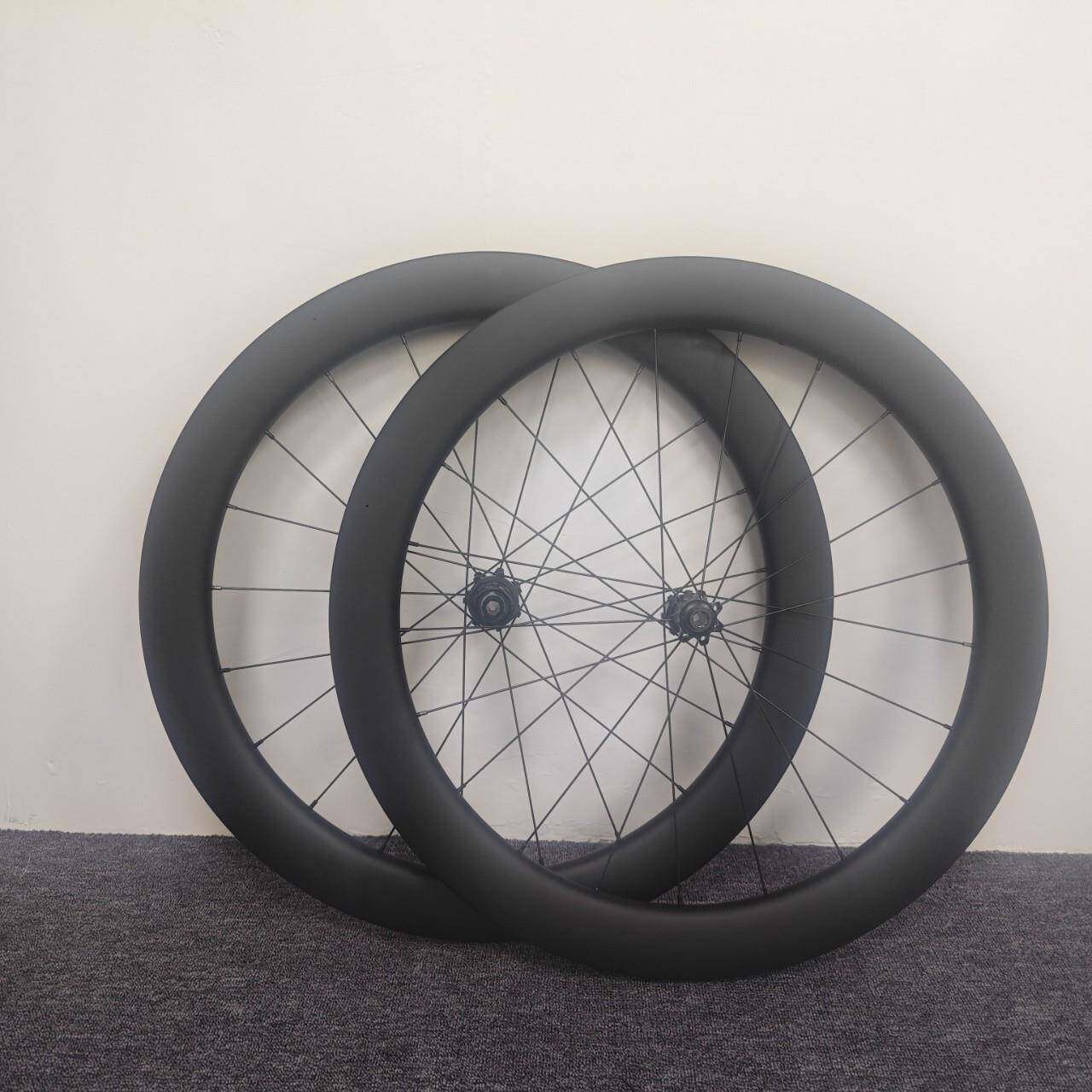 公路车40/50/60mm碳纤维碟刹轮组700C桶轴中锁碟刹公路车轮组