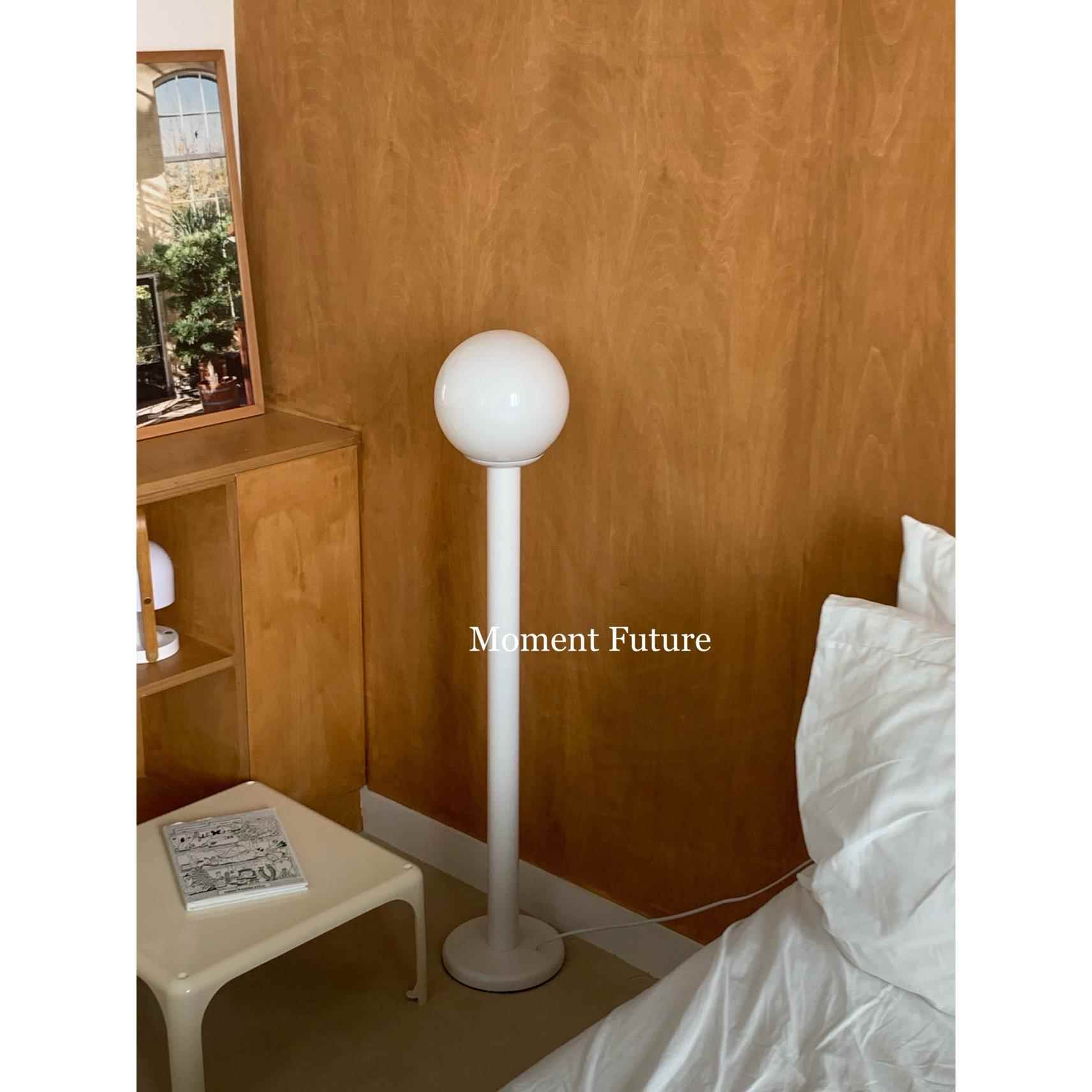 Moment Future韩系复古白色简约落地灯圆形玻卧室客厅灯具工作室