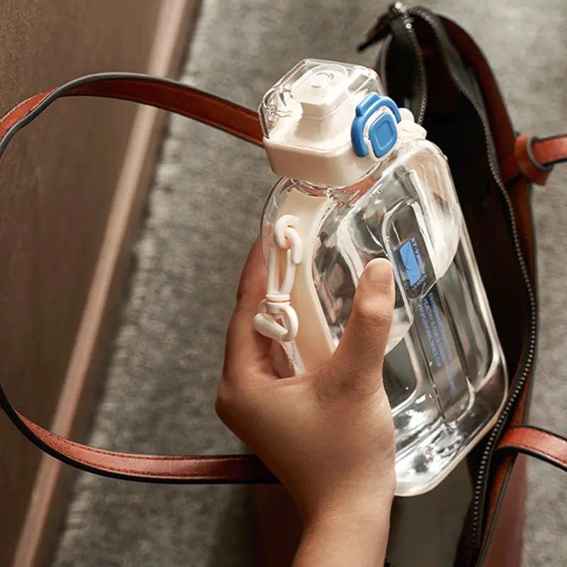 简约方形水杯男女生小清新大容量塑料杯背带式便携户外运动水壶