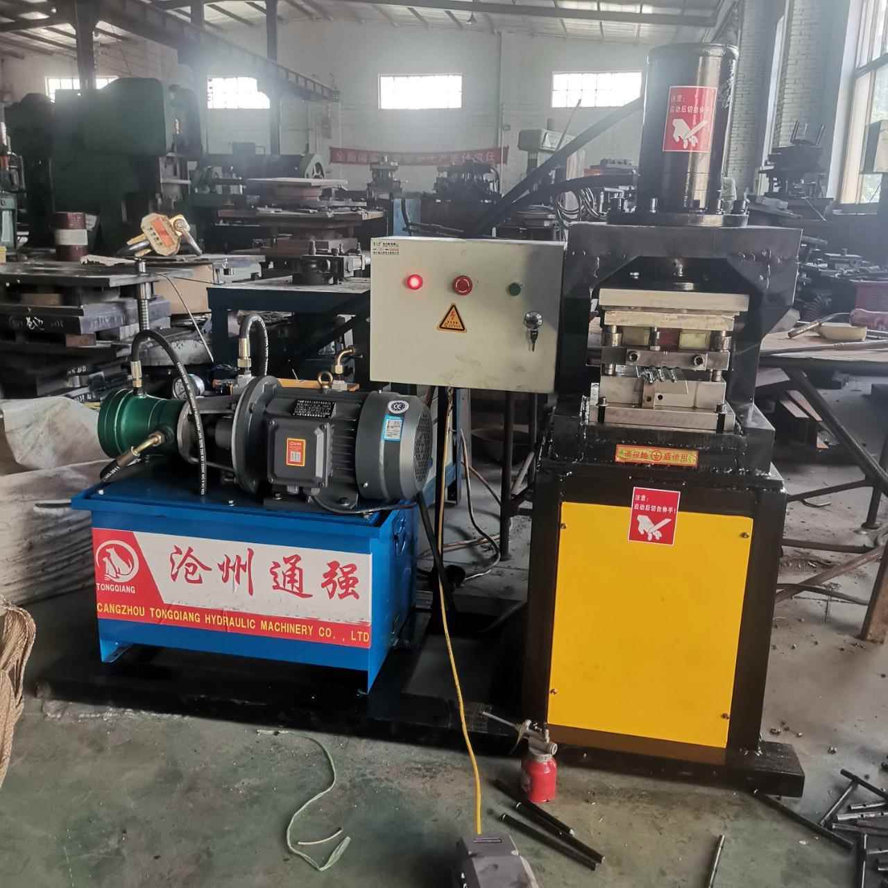 圆棒液压冲孔直径11MM冲5.2MM孔一次冲3个侧孔一个简单省工省时