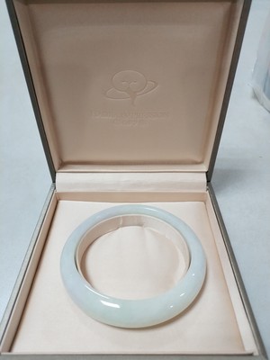 目前看来求鉴定豪8印象S16翡翠手镯怎么样，纯正度如何？