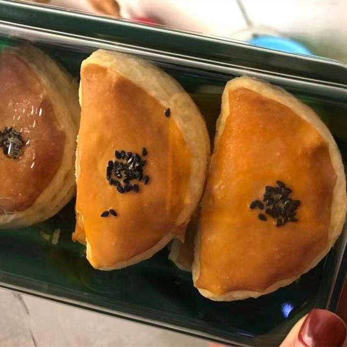 榴莲酥榴莲馅月饼水果馅饼现烤月牙饼休闲下午茶现做零食6只盒装