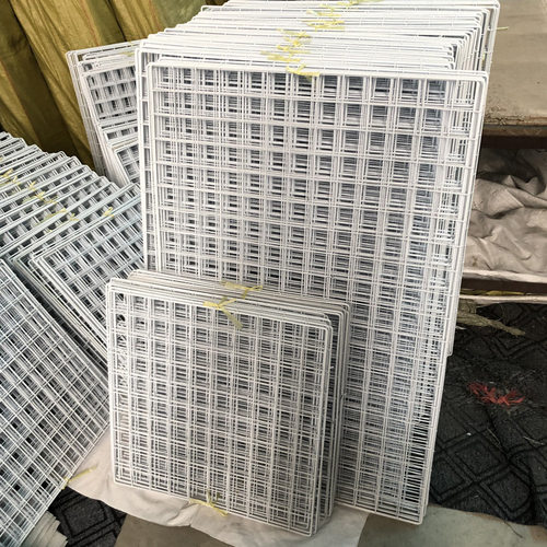 白色铁网片网格加粗长方形超市多功能货架便利店照片幼儿园墙挂钩