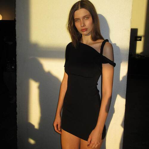 Shoulder hugging waist bag and hip hugging dress, short