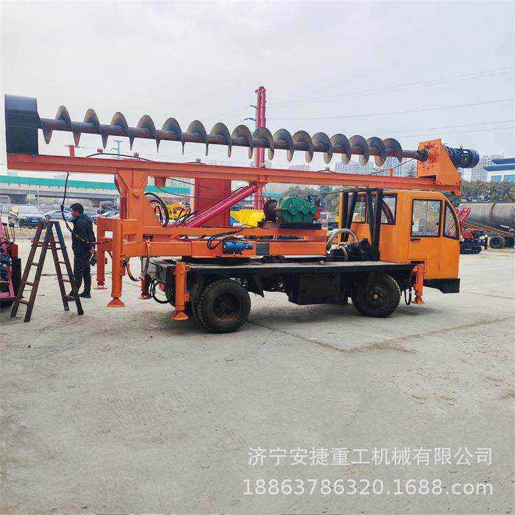 小型轮式地基打桩机270°旋转电动螺旋钻孔机定位移动方便