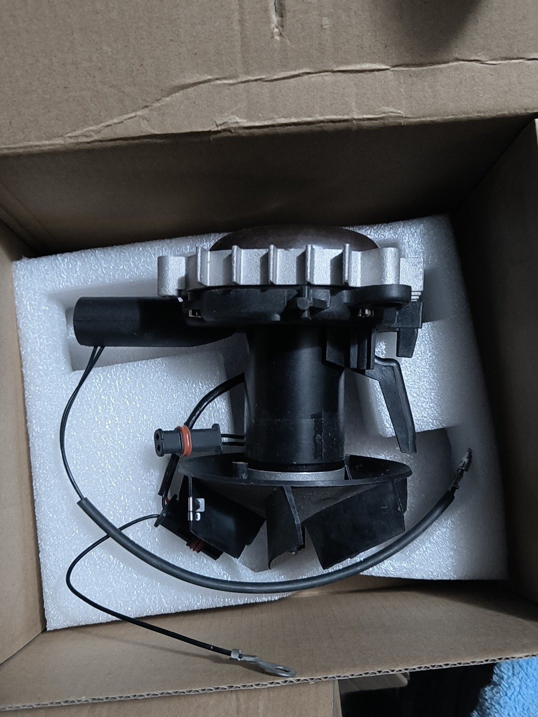 韦伯司通24V2000w风机总成。国产配件看比原厂