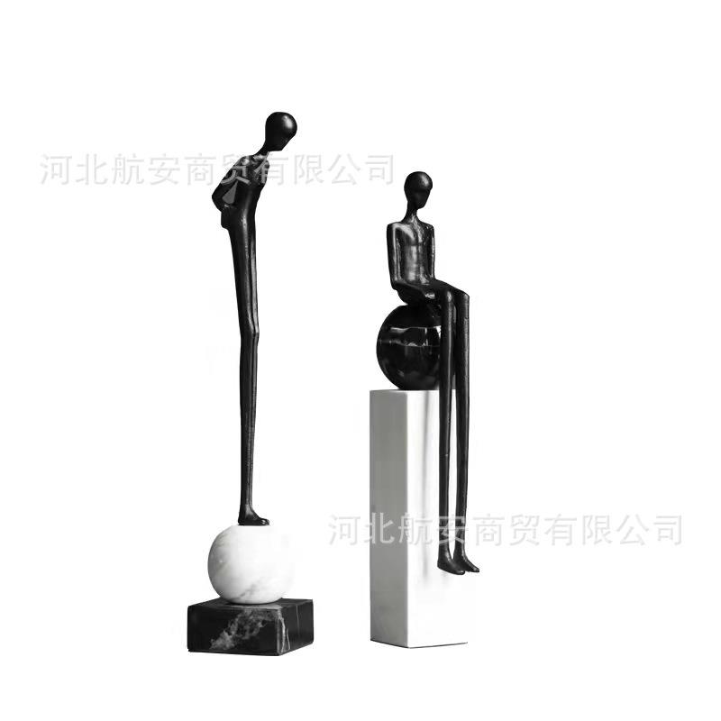简约创意现铸铁人摆件样板房售楼代处书架面桌茶几电UUR视柜软装