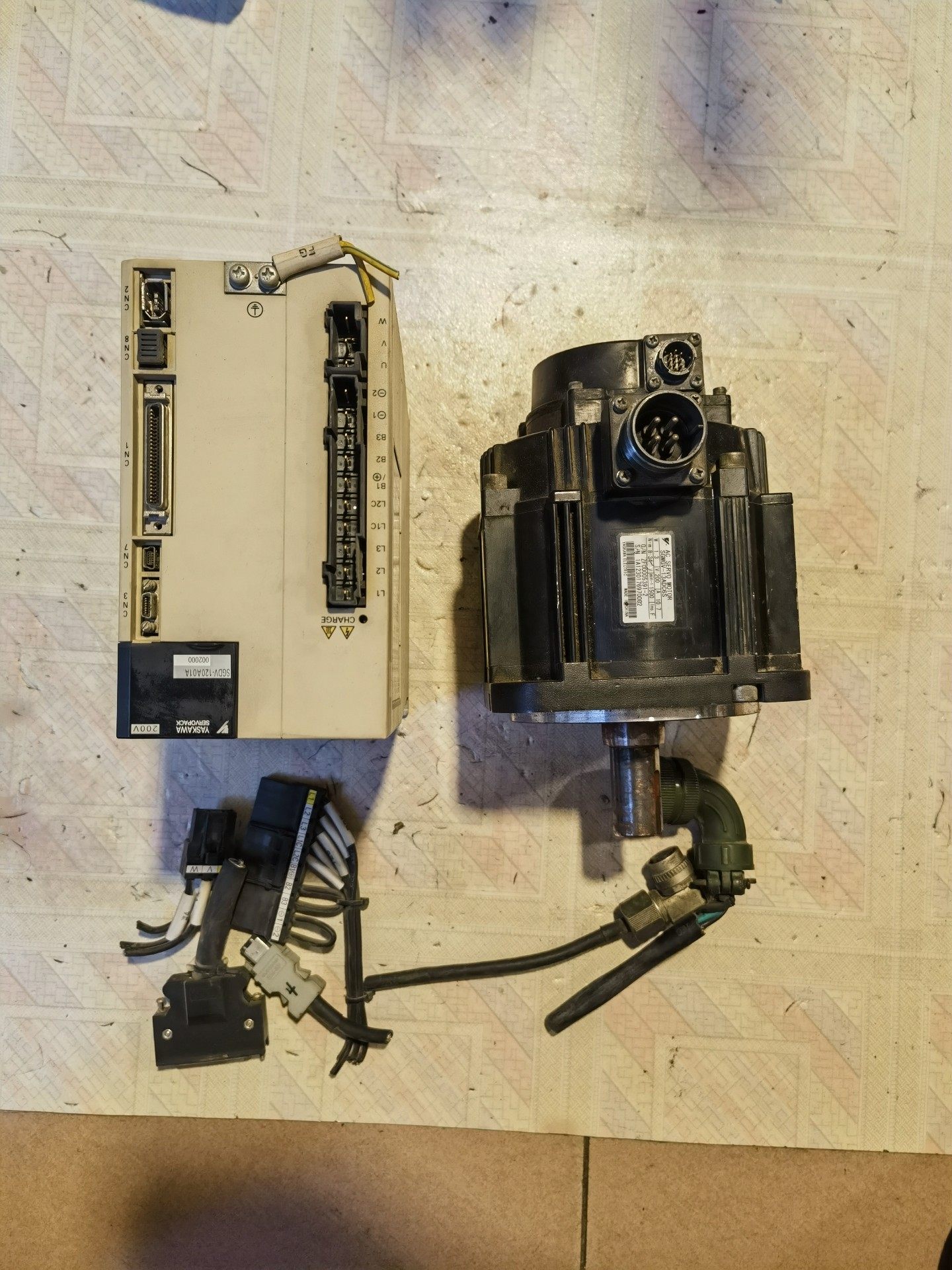 安川1.5KW伺服电机，型号：SGMGV-13ADC6S，安