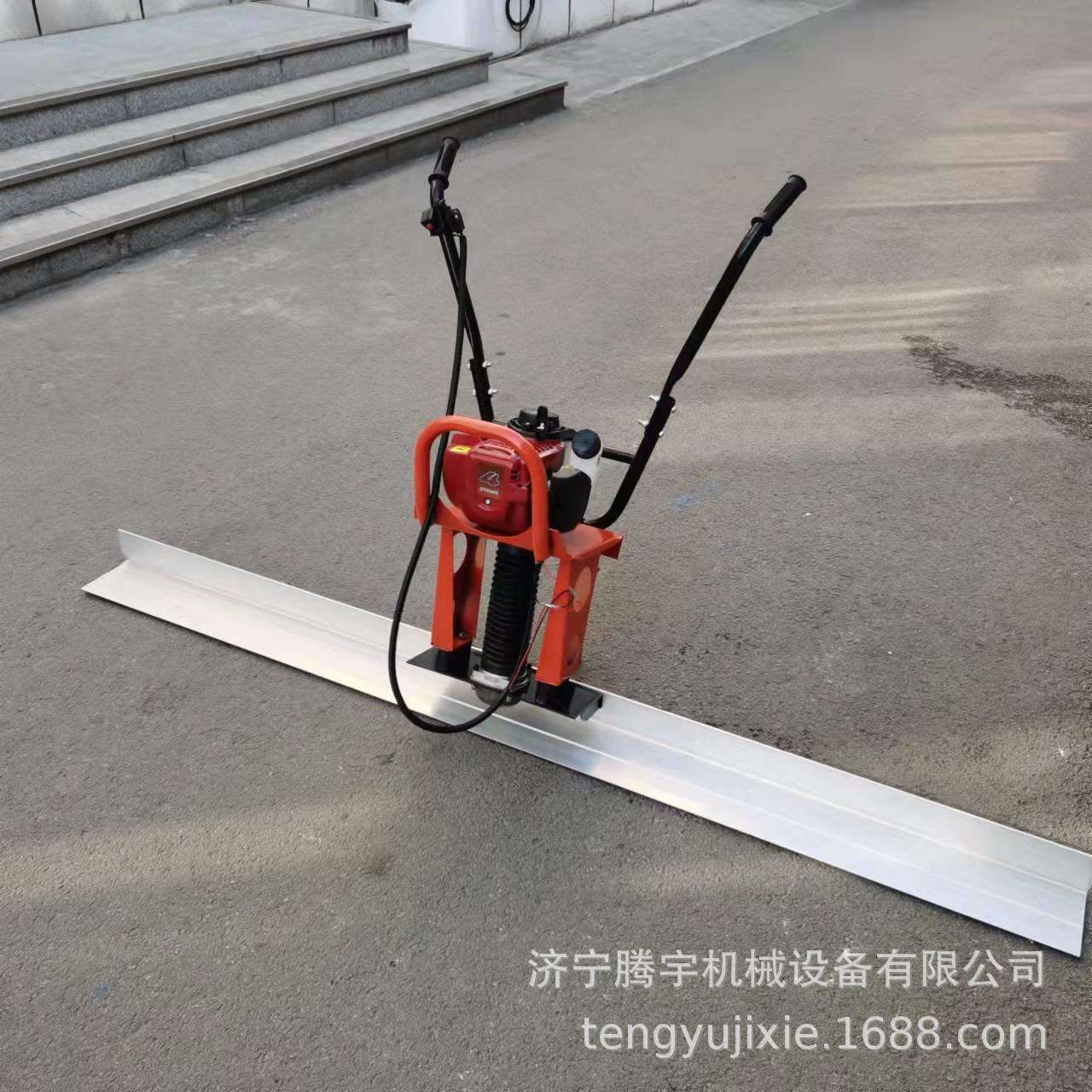 电动刮平尺手扶汽油震动尺 混凝土路面乡间小路振动刮平机