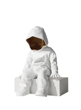 现代轻奢神秘人物抽象男孩摆件样板房售楼部玄关大堂雕塑艺术装饰